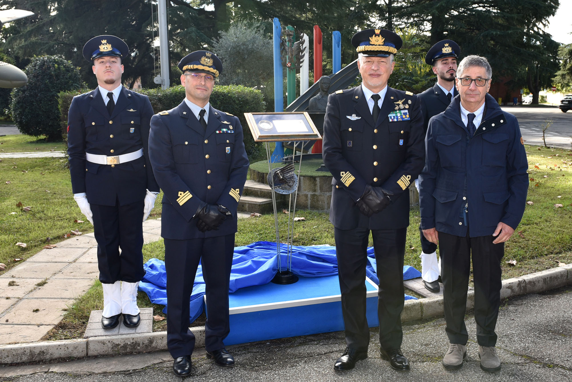 donazione al 2° GMA della Medaglia d'argento ad Arturo Spazzoli