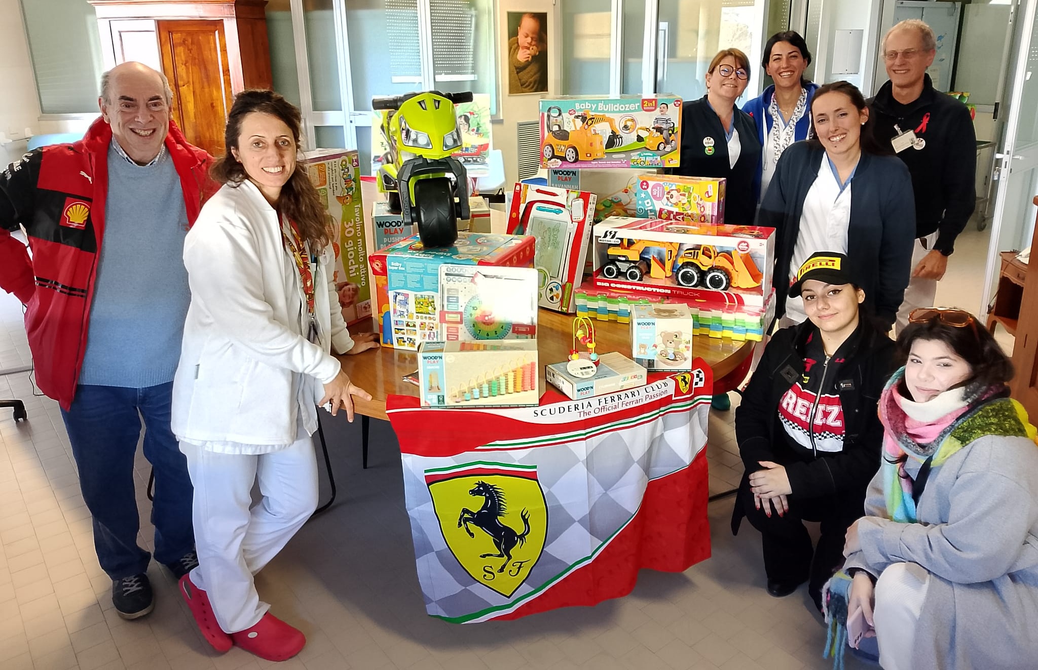 donazione del club Ferrari alla Pediatria