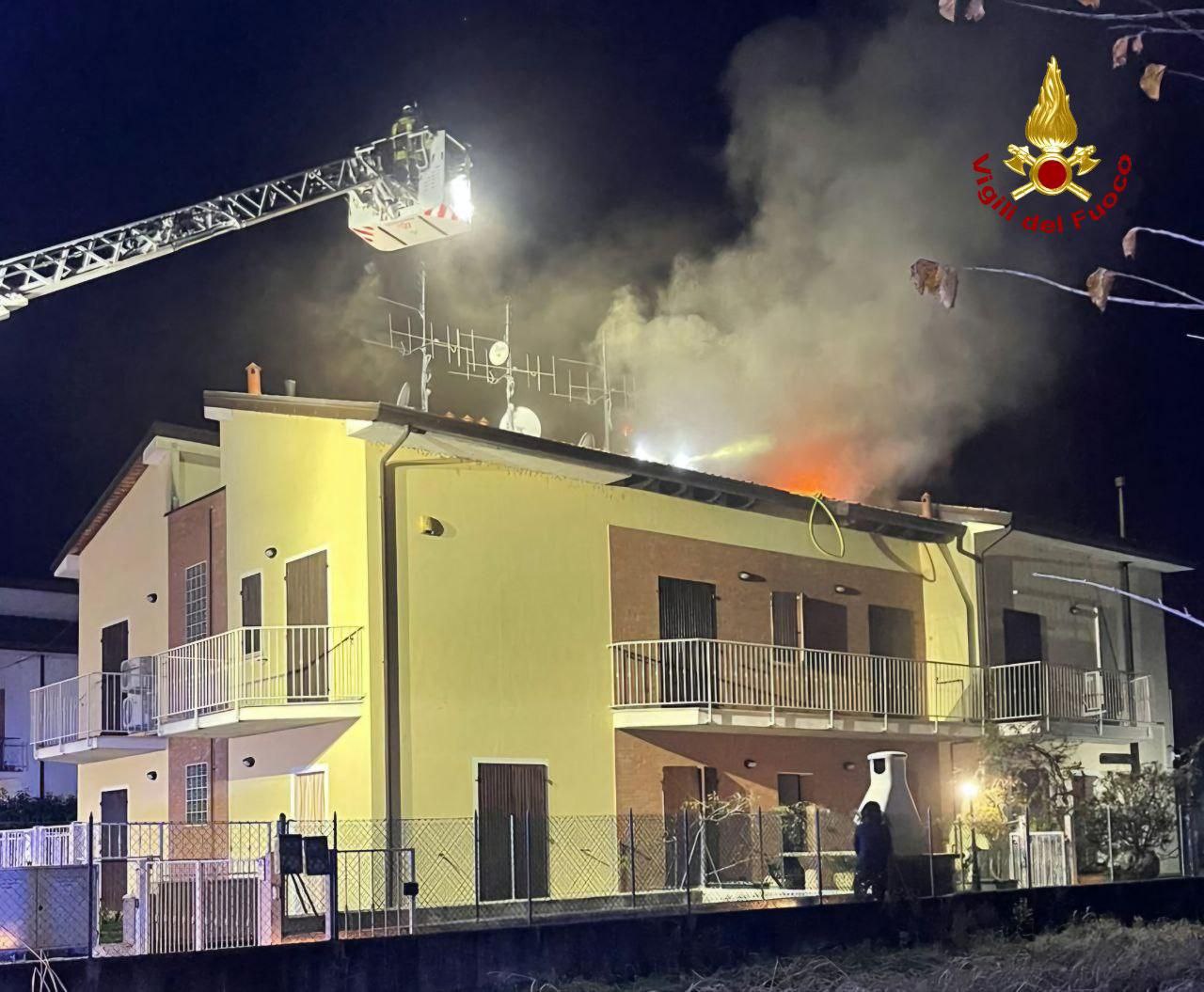 incendio tetto villetta