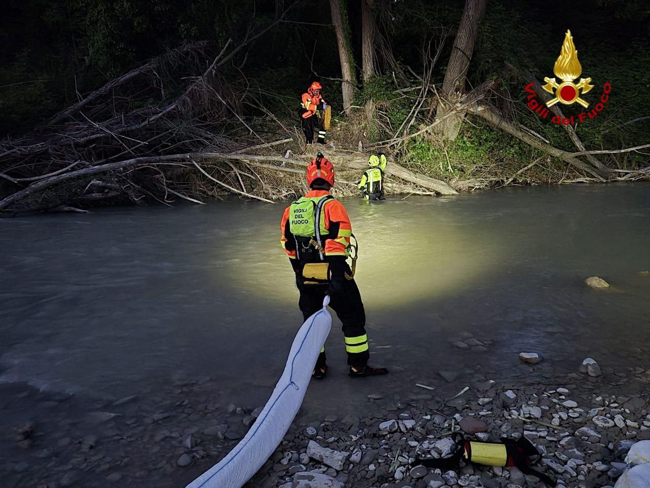 img of A Predappio intervento dei vigili del fuoco per presenza di idrocarburi nel Rabbi