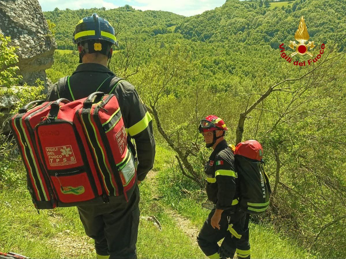 img of Due escursionisti soccorsi dai vigili del fuoco recuperati con l’elicottero