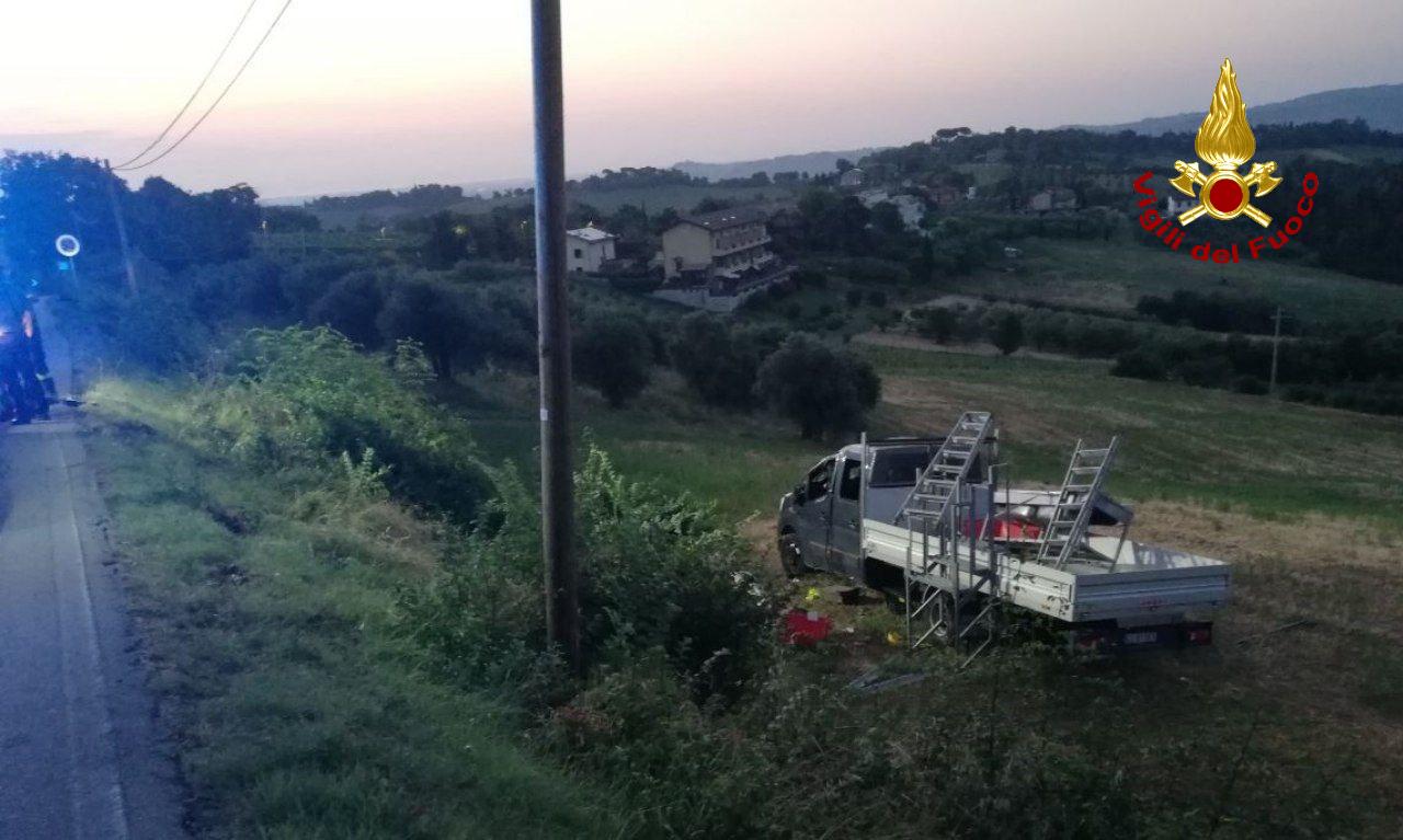 img of Incidente a Bertinoro, furgone con 4 operai esce di strada
