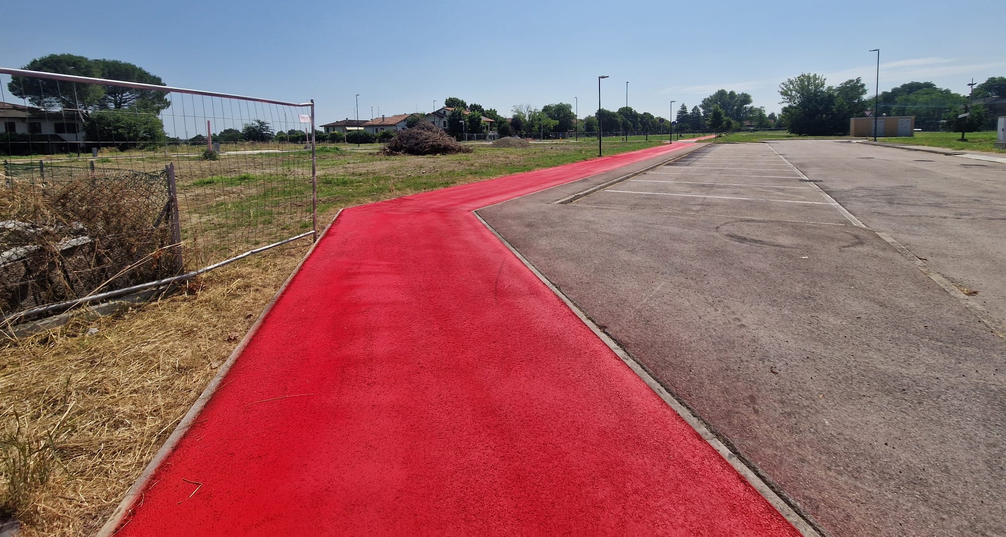 img of Massa: «Una pista ciclabile rossa accesa mentre la città sbiadisce»
