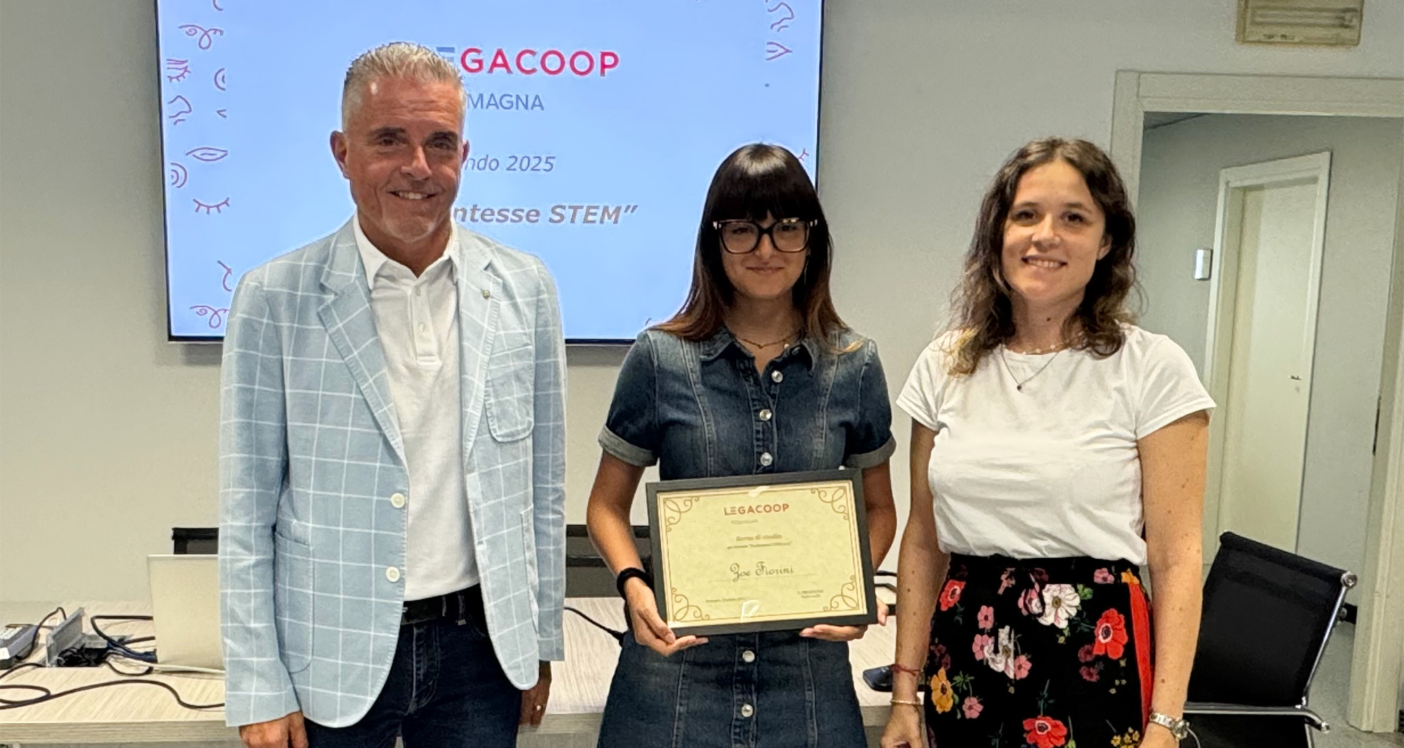 img of La bertinorese Zoe Fiorini riceve una borsa di studio da Legacoop