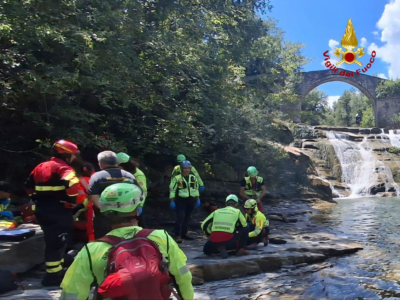Accusa un malore nelle cascate della Brusia, interviene l’elisoccorso