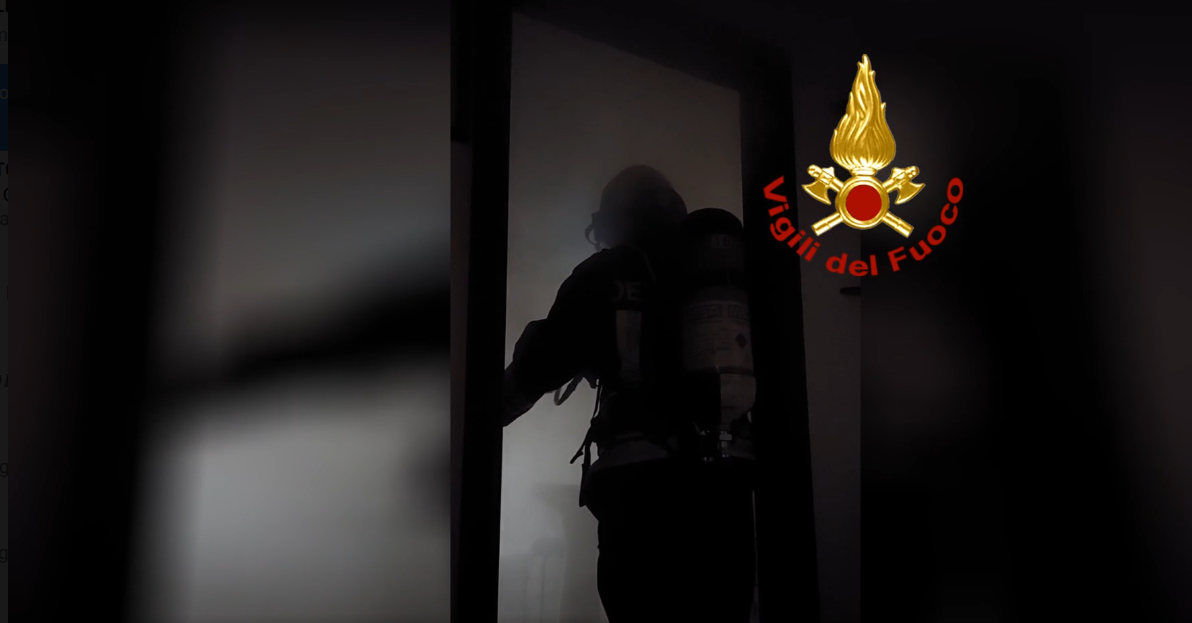 Incendio in un appartamento in via Papirio