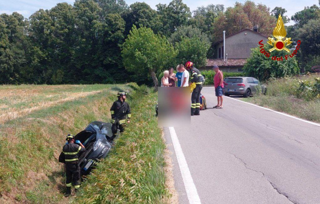 img of Auto finisce in un fossato in Via Degli Spreti, un ferito