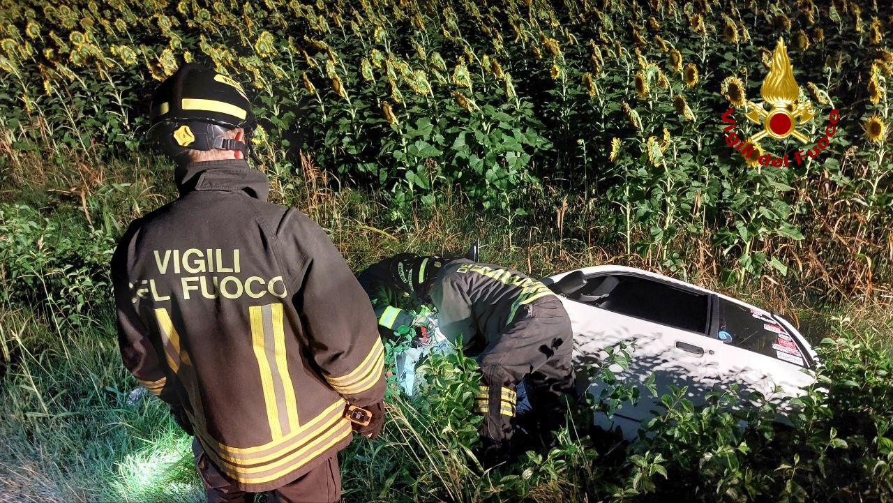 img of Auto nella notte finisce fuori strada, un ferito