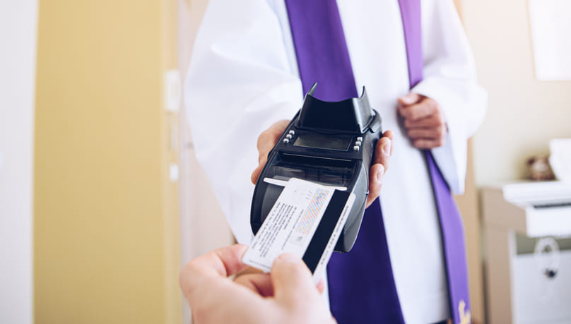 pos bancomat in chiesa