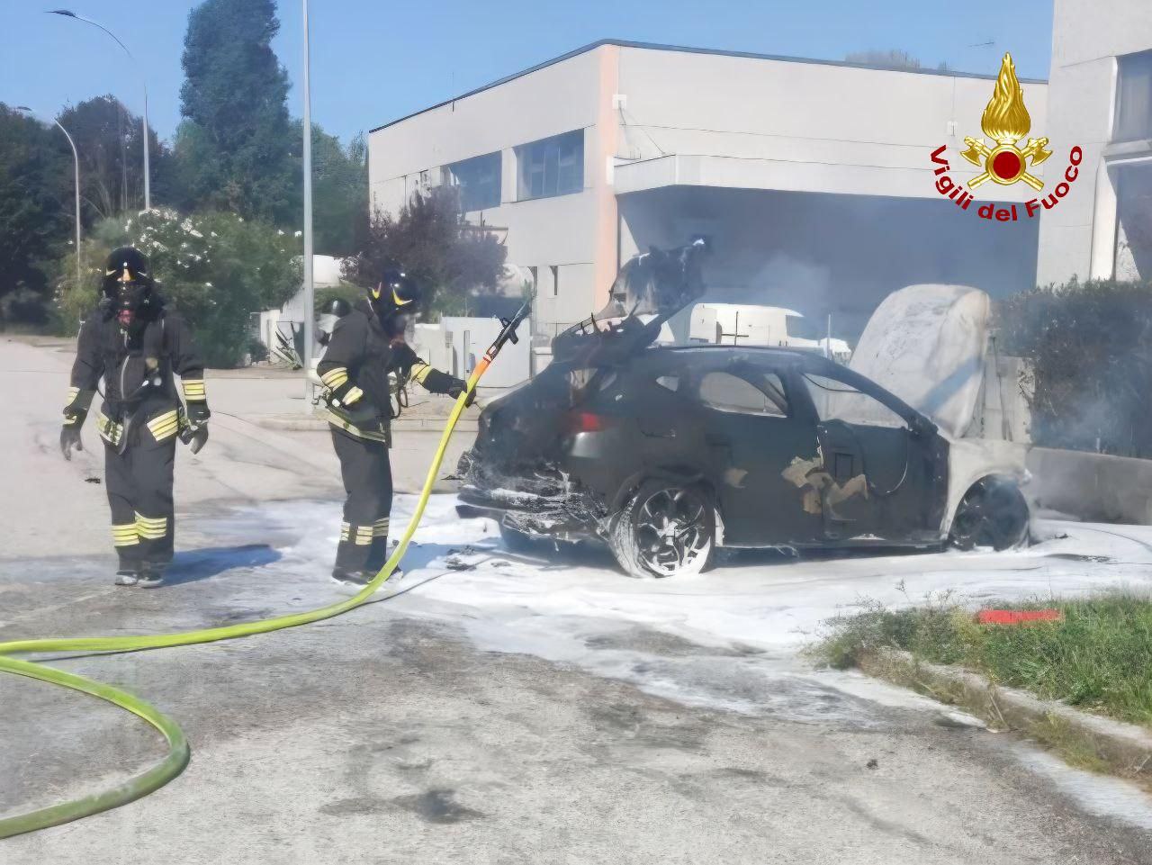 auto a benzina a fuoco