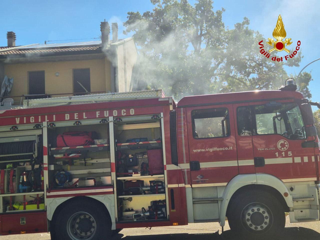 Incendio in un appartamento in Via De Nicola