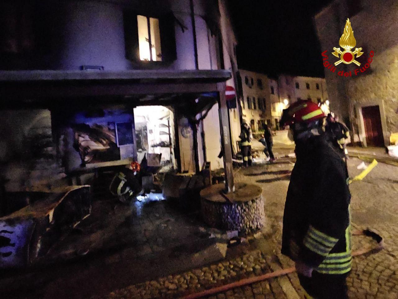 incendio in un bar