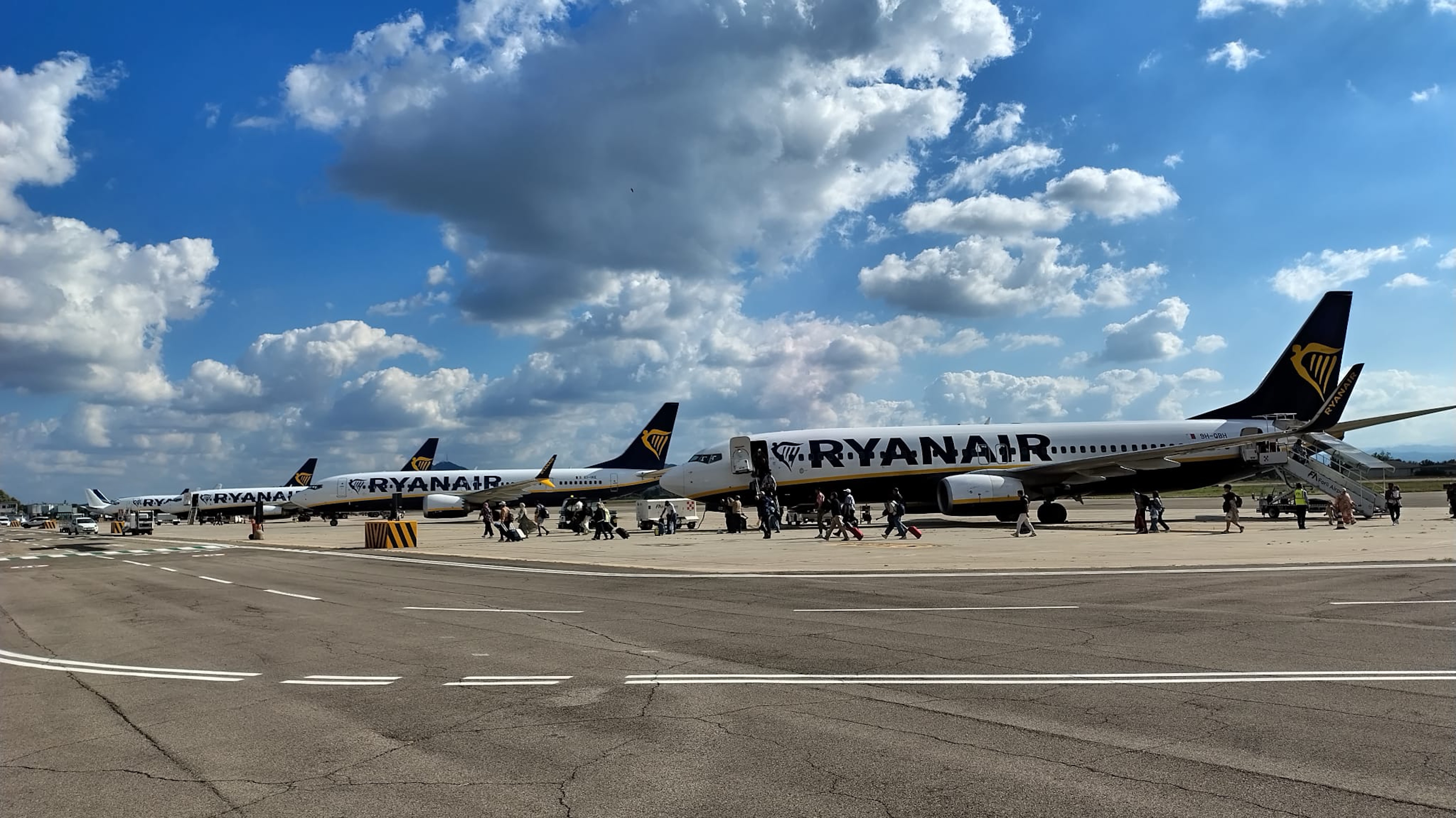 Aeroporto di Forlì: 27 voli Ryanair, 5.500 passeggeri e nuovo hangar
