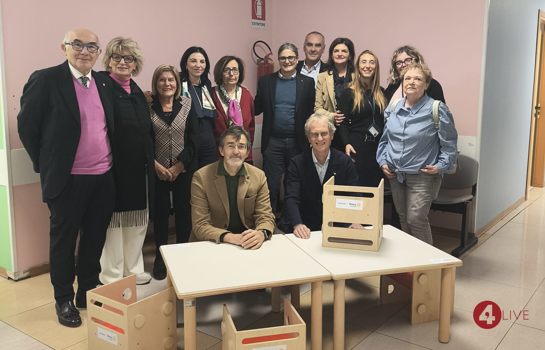 Donati dal Rotary 3 tavoli multifunzione alla Neuropsichiatria Infanzia e Adolescenza