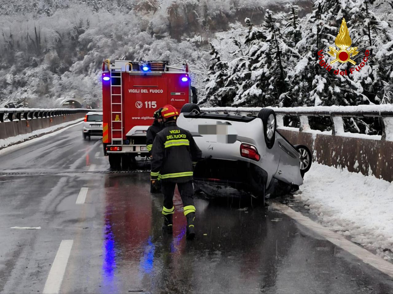 Tanti gli interventi dei vigili del fuoco per il maltempo