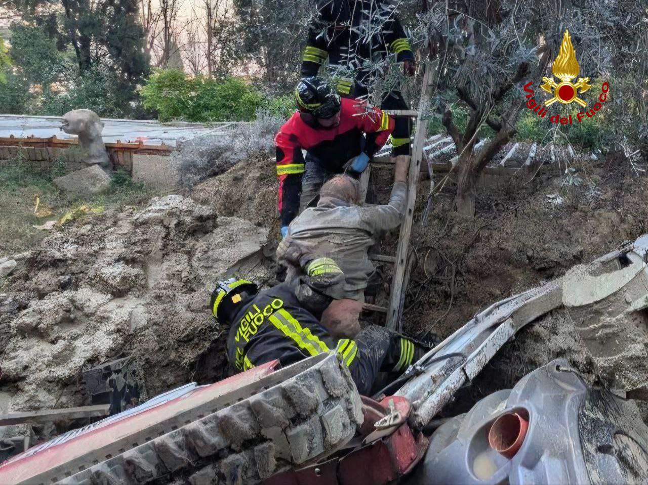Si ribalta un trattore a Bertinoro, un ferito