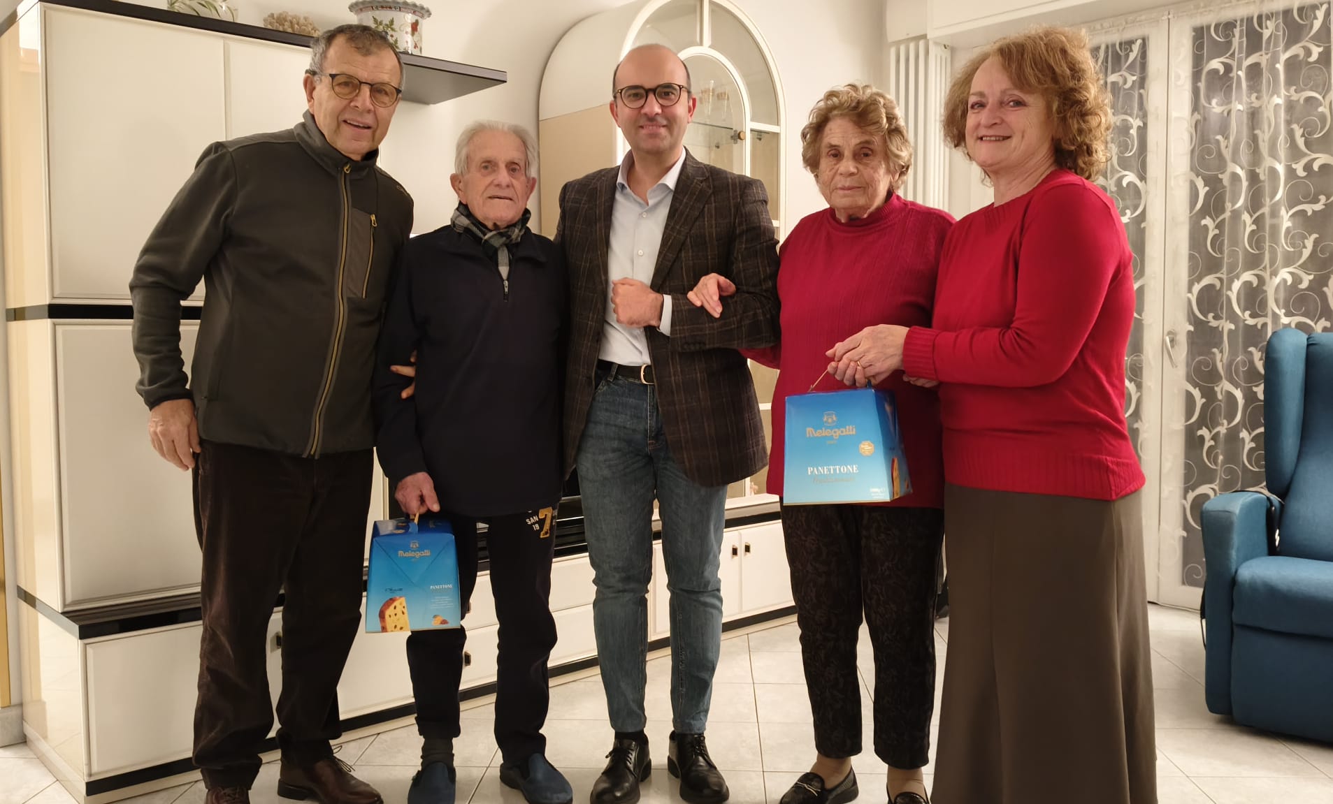 Quasi 1.700 panettoni consegnati dal Comune agli ultranovantenni forlivesi