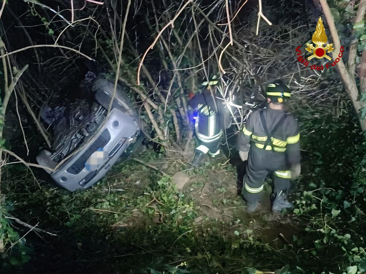 Auto finisce in una scarpata a Modigliana, ferita la conducente