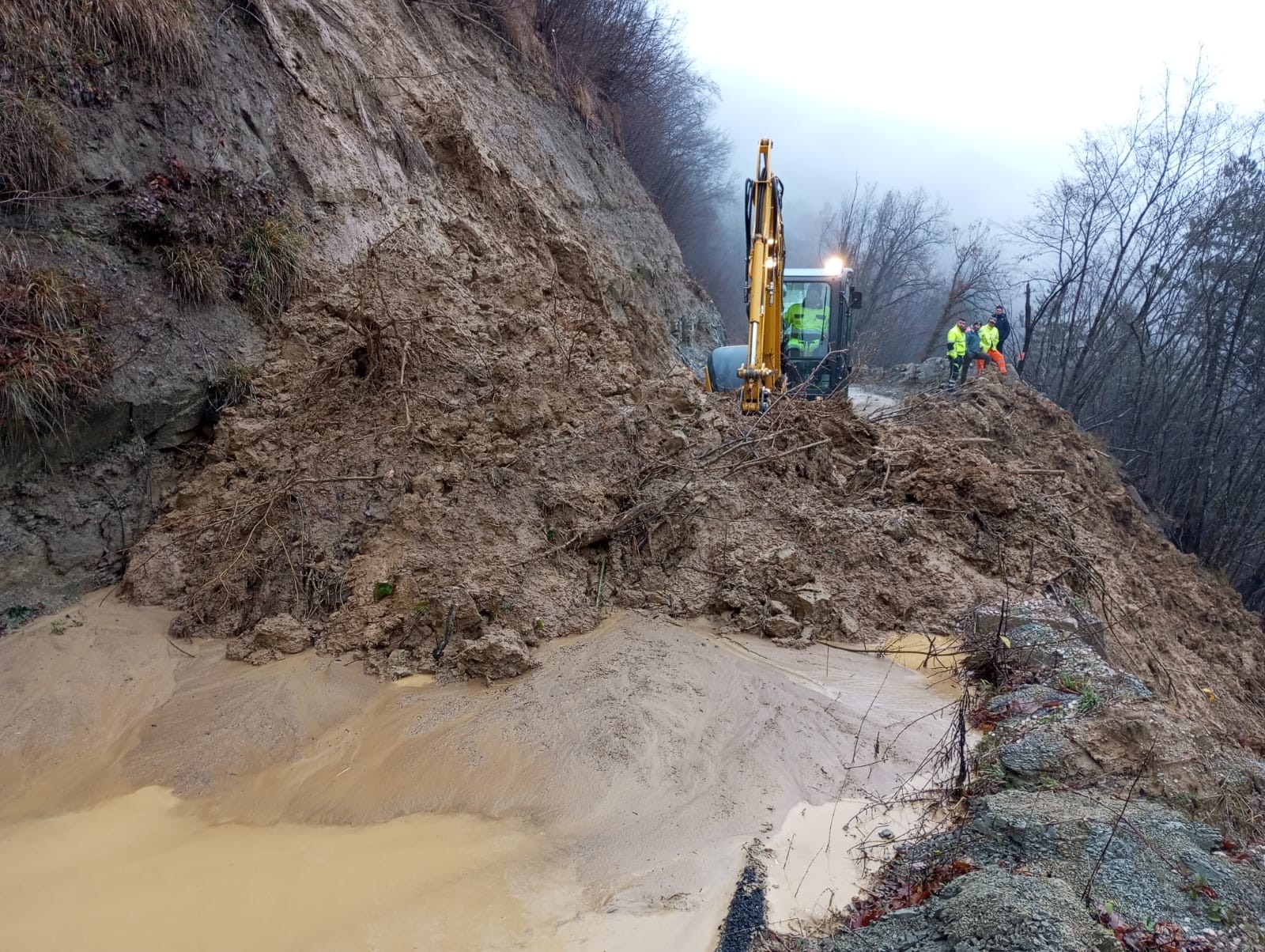 SP86 bloccata per una frana. FdI: “Ignorata la raccolta firme dei cittadini”