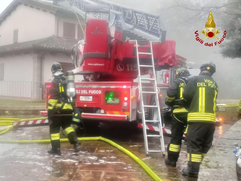 Natale di fuoco a Bertinoro, s’incendia un tetto
