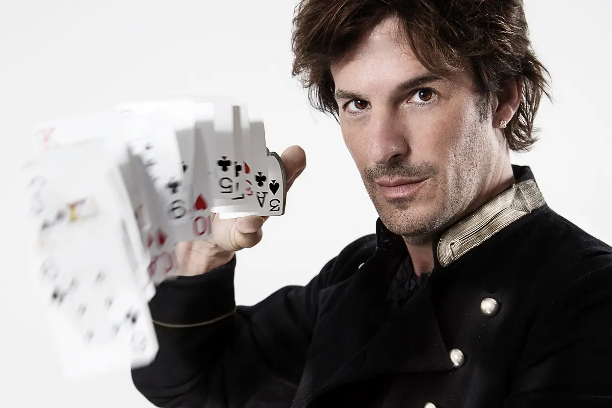 Nasce la “Scuola di Magia all’I.C.8” con Antonio Casanova