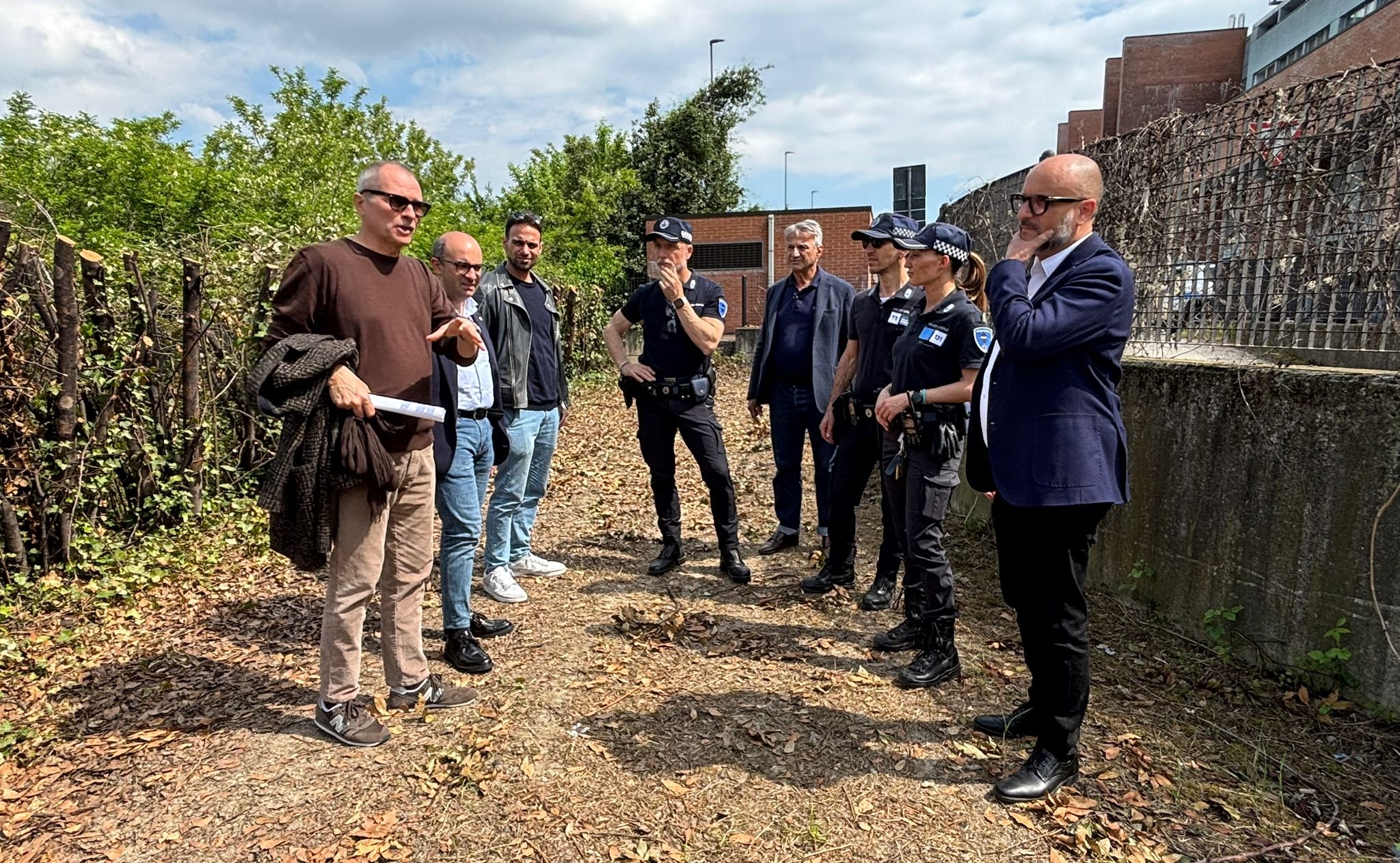 Lotta al degrado, ripulita l’area verde di via Olivucci