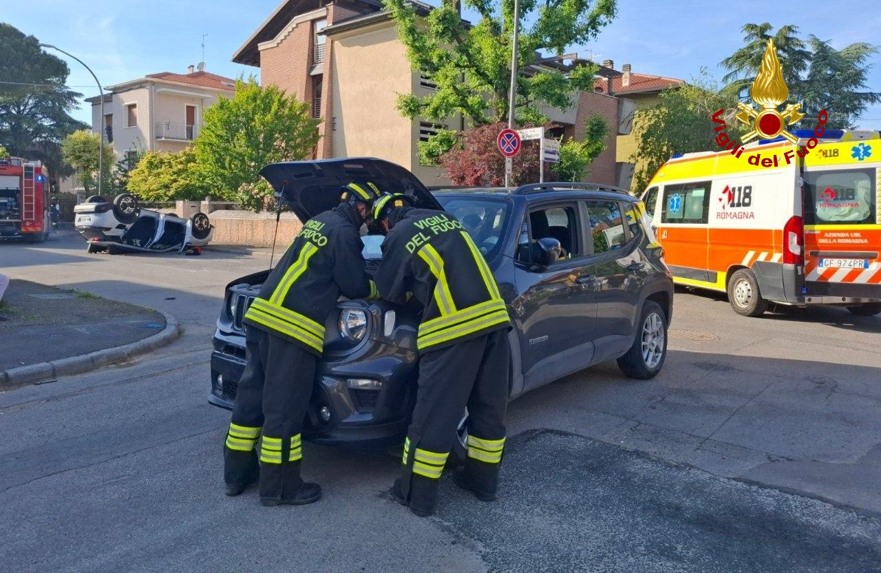 Incidente stradale in Via Venturini, una donna ferita