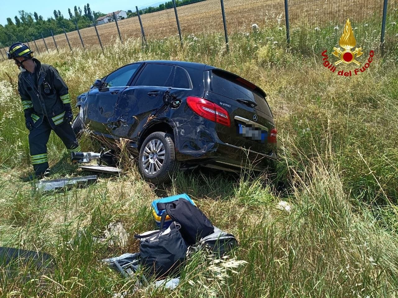 Schianto tra due auto sull’A14: quattro persone estratte dalle lamiere