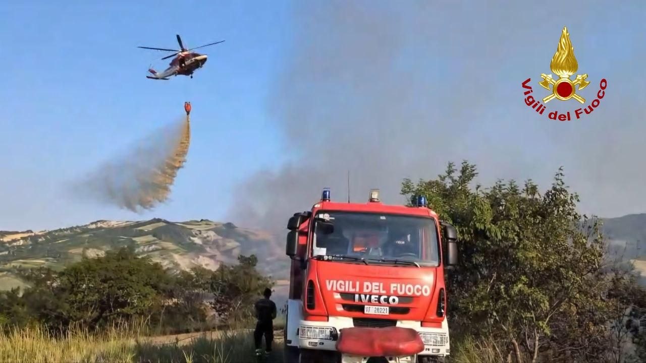 Sei ettari di bosco e vegetazione interessati dalle fiamme a Predappio Alta