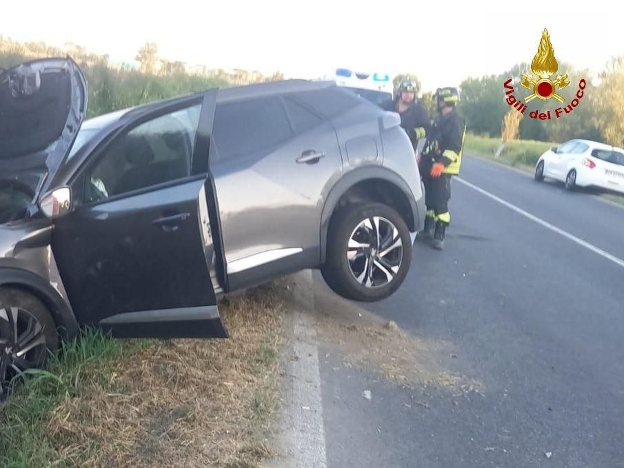 Paura all’alba a Forlimpopoli: tre persone coinvolte in un incidente sulla Via Emilia