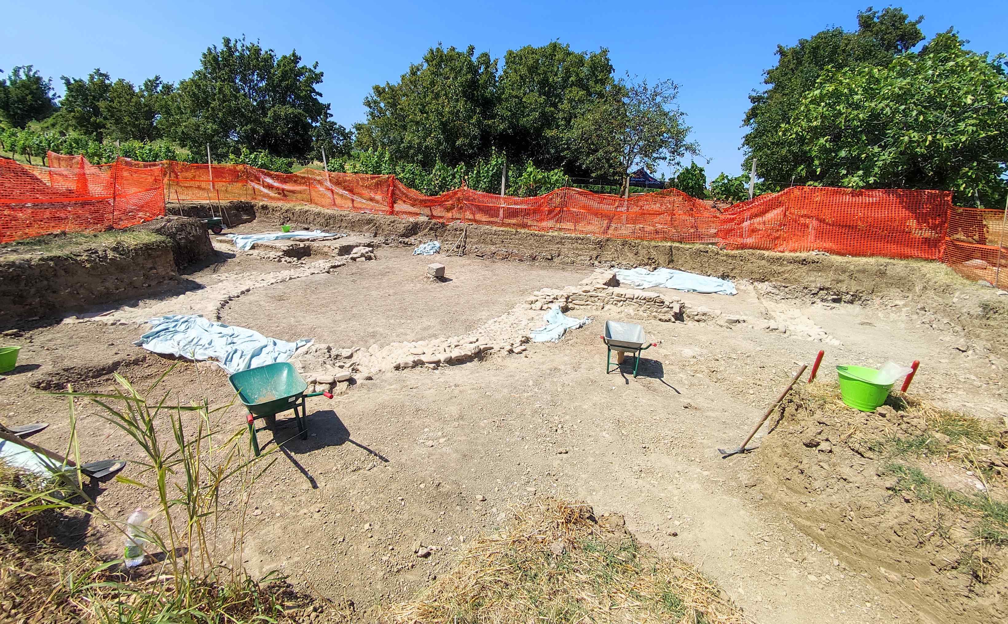 La villa di Fiumana svela un nuovo segreto: ritrovata un’antica chiesa