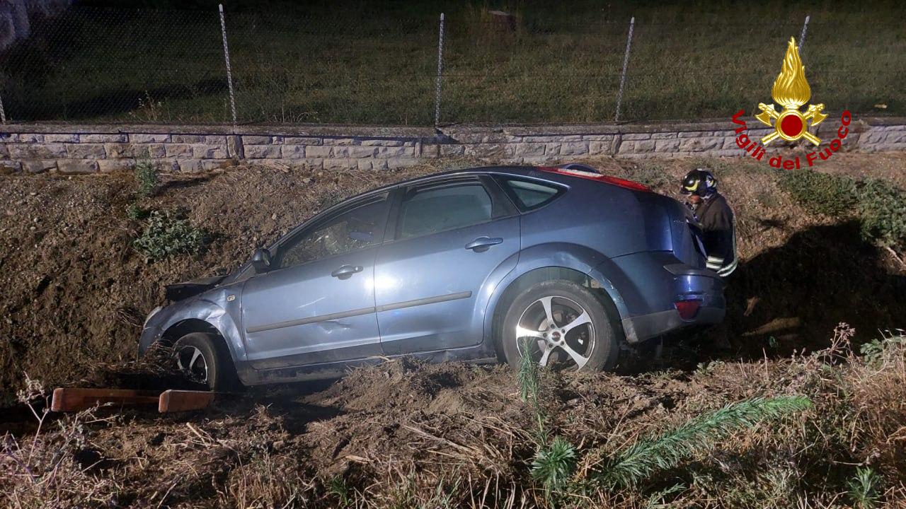 Incidente sulla via Cervese, auto nel fossato: quattro occupanti estratti dalle lamiere