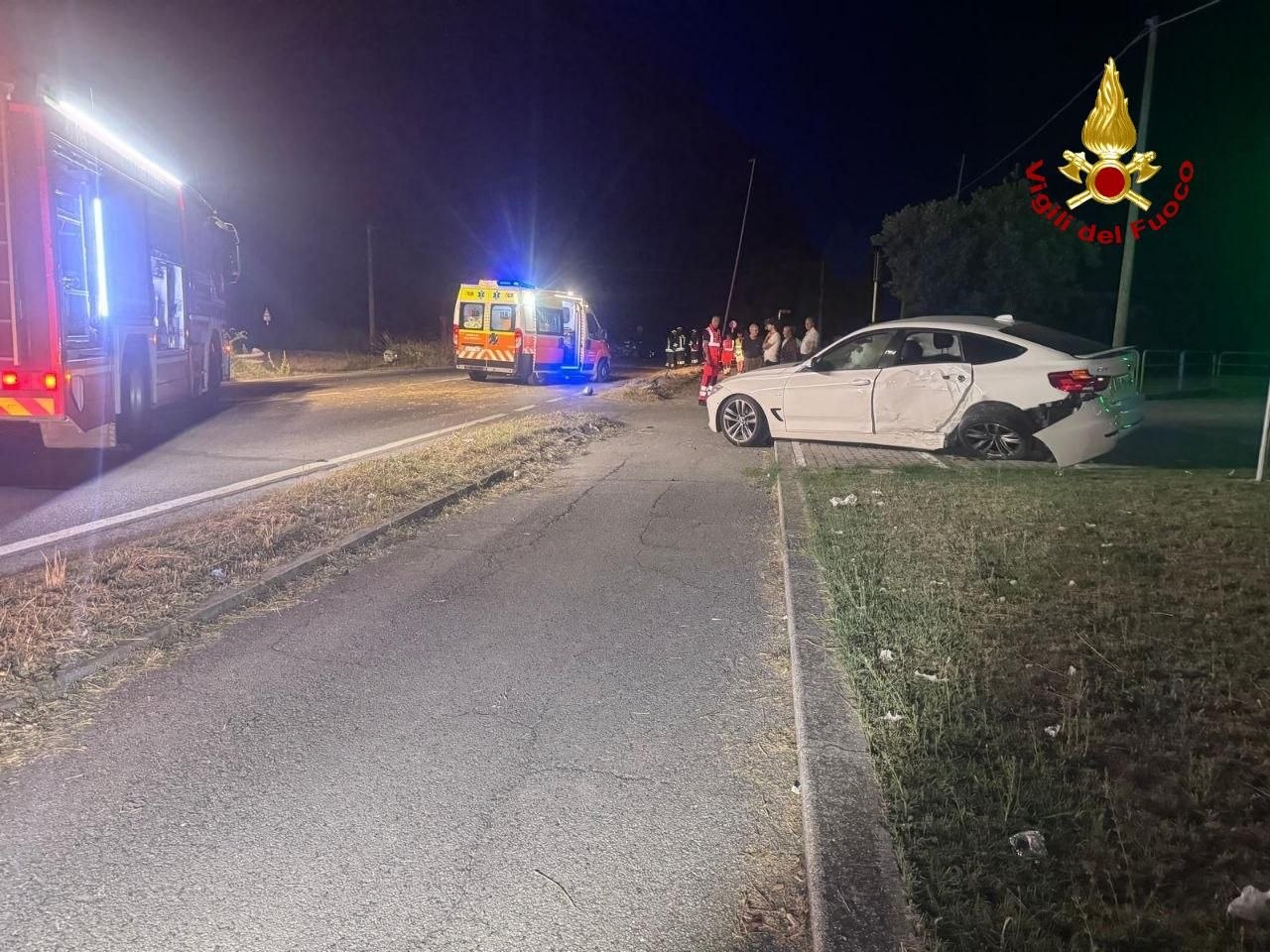 Scontro tra due auto in viale Bologna, due persone ferite