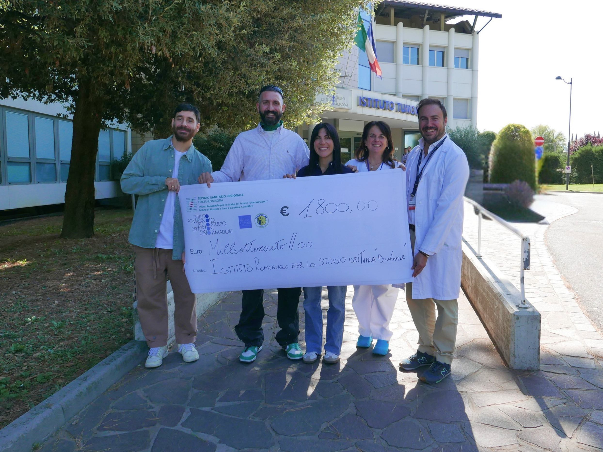 Il “BabaDay” sostiene la ricerca sui sarcomi dell’Irst: consegnati 1.800 euro