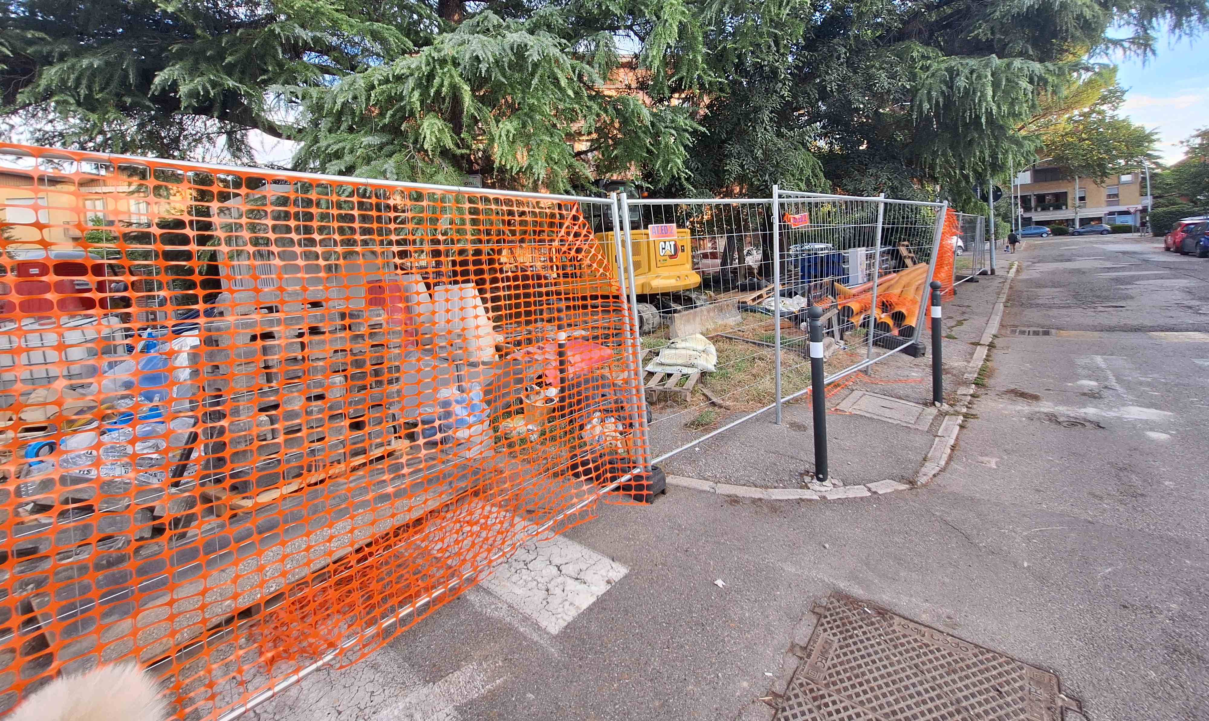 Cantiere e degrado nell’area verde Ugonia: chi ripristinerà la zona?