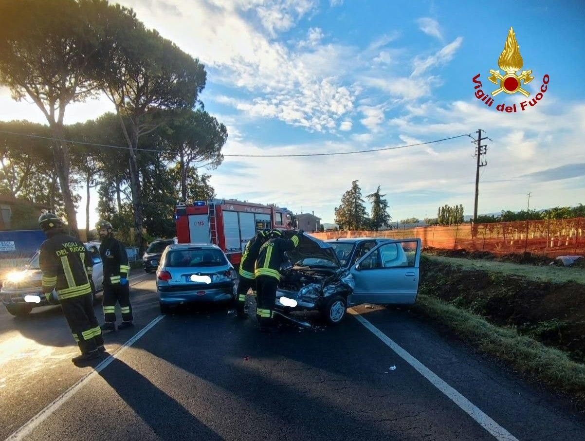 Incidente in via Decio Raggi a Forlì, coinvolte due vetture